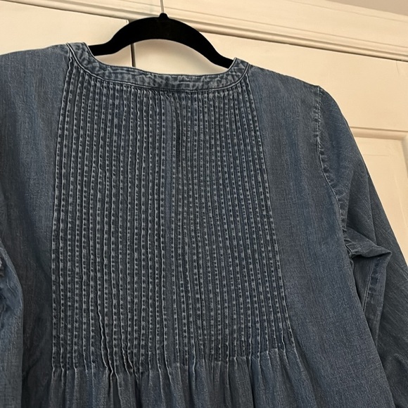 J. Jill Denim Pleated Blouse Size Small Blue Chambray Pintuck Button Down Blouse - Picture 8 of 10
